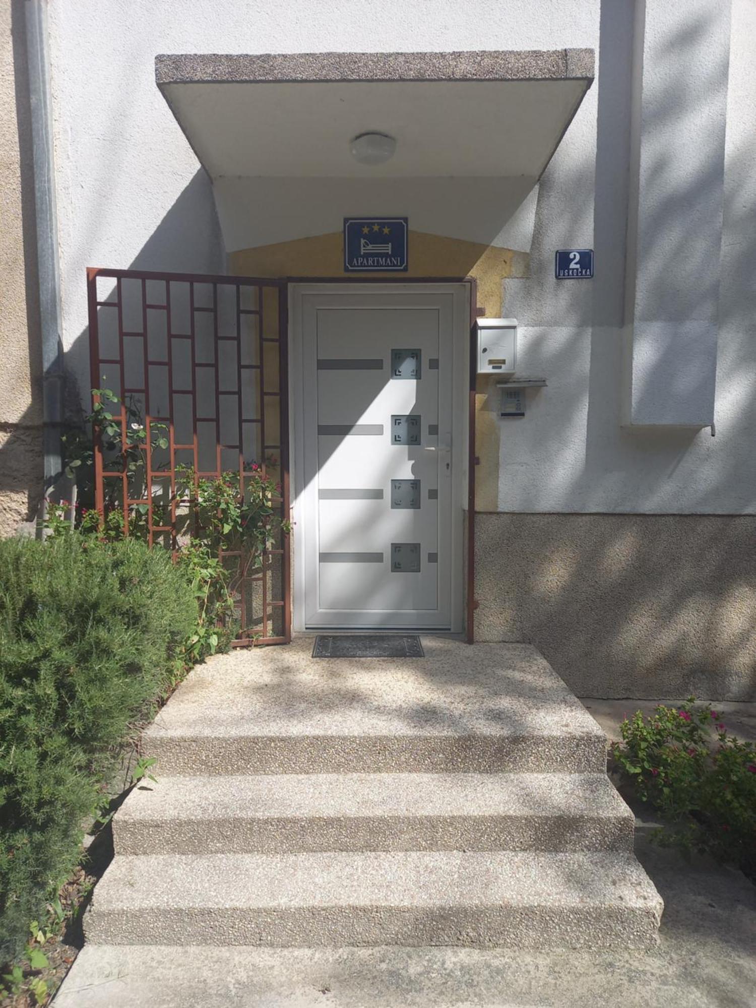 Apartment Central Knin Eksteriør billede